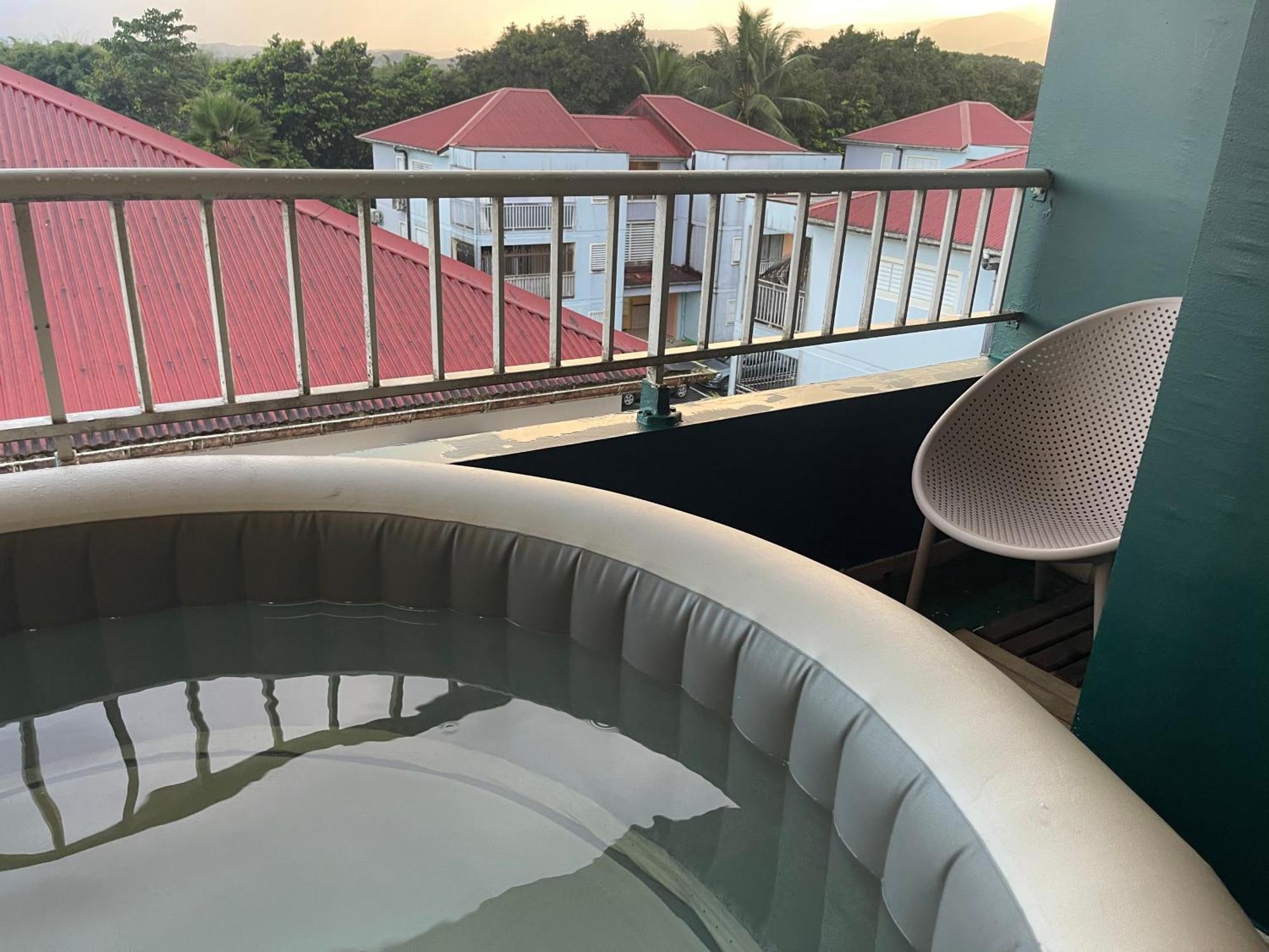 L'Appart Spa Privé, jacuzzi et sauna, accès exclusif Sainte-Rose Extérieur photo