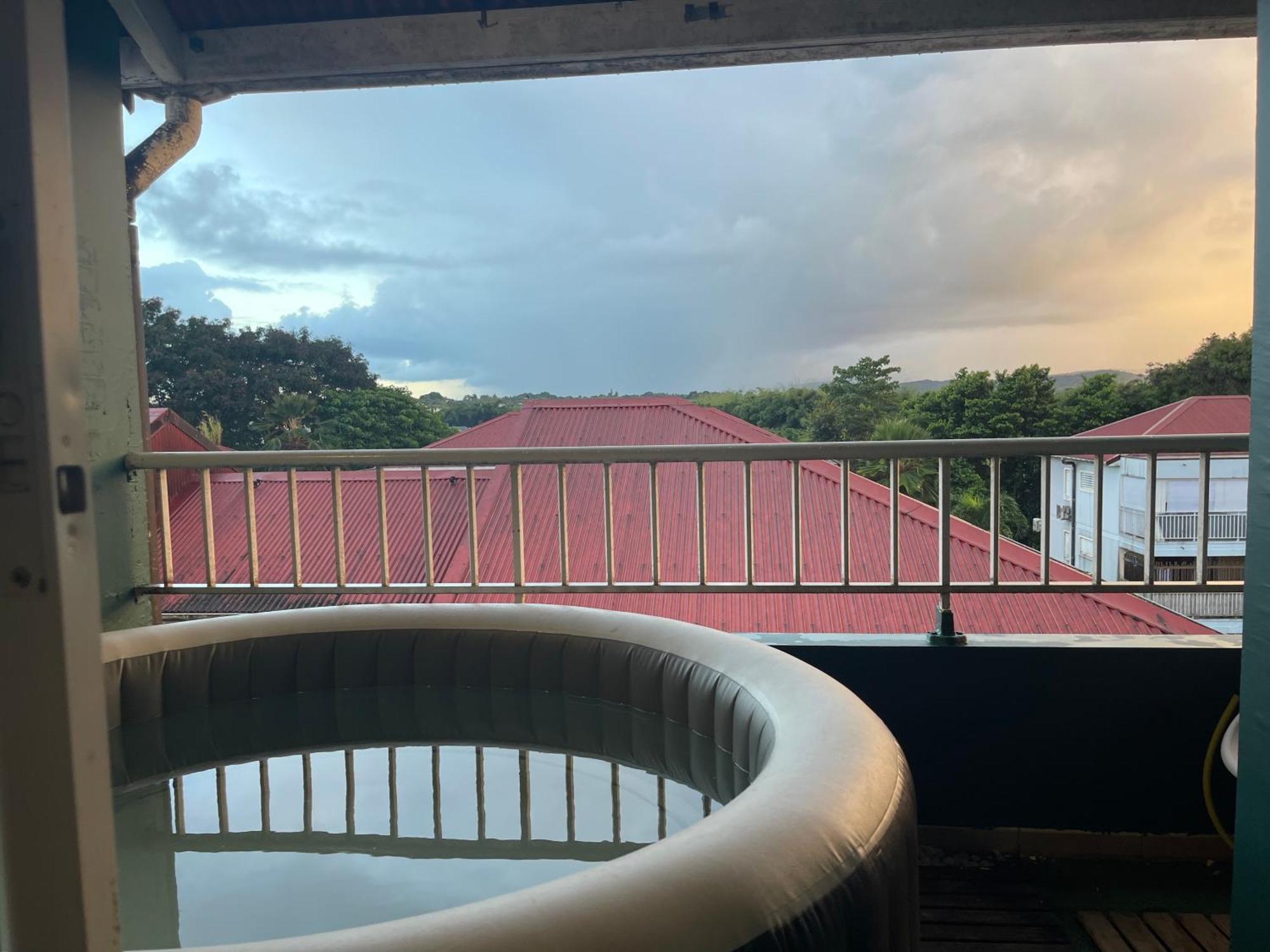 L'Appart Spa Privé, jacuzzi et sauna, accès exclusif Sainte-Rose Extérieur photo