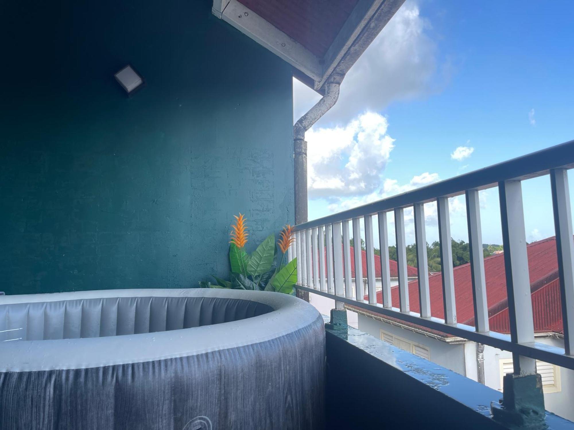 L'Appart Spa Privé, jacuzzi et sauna, accès exclusif Sainte-Rose Extérieur photo