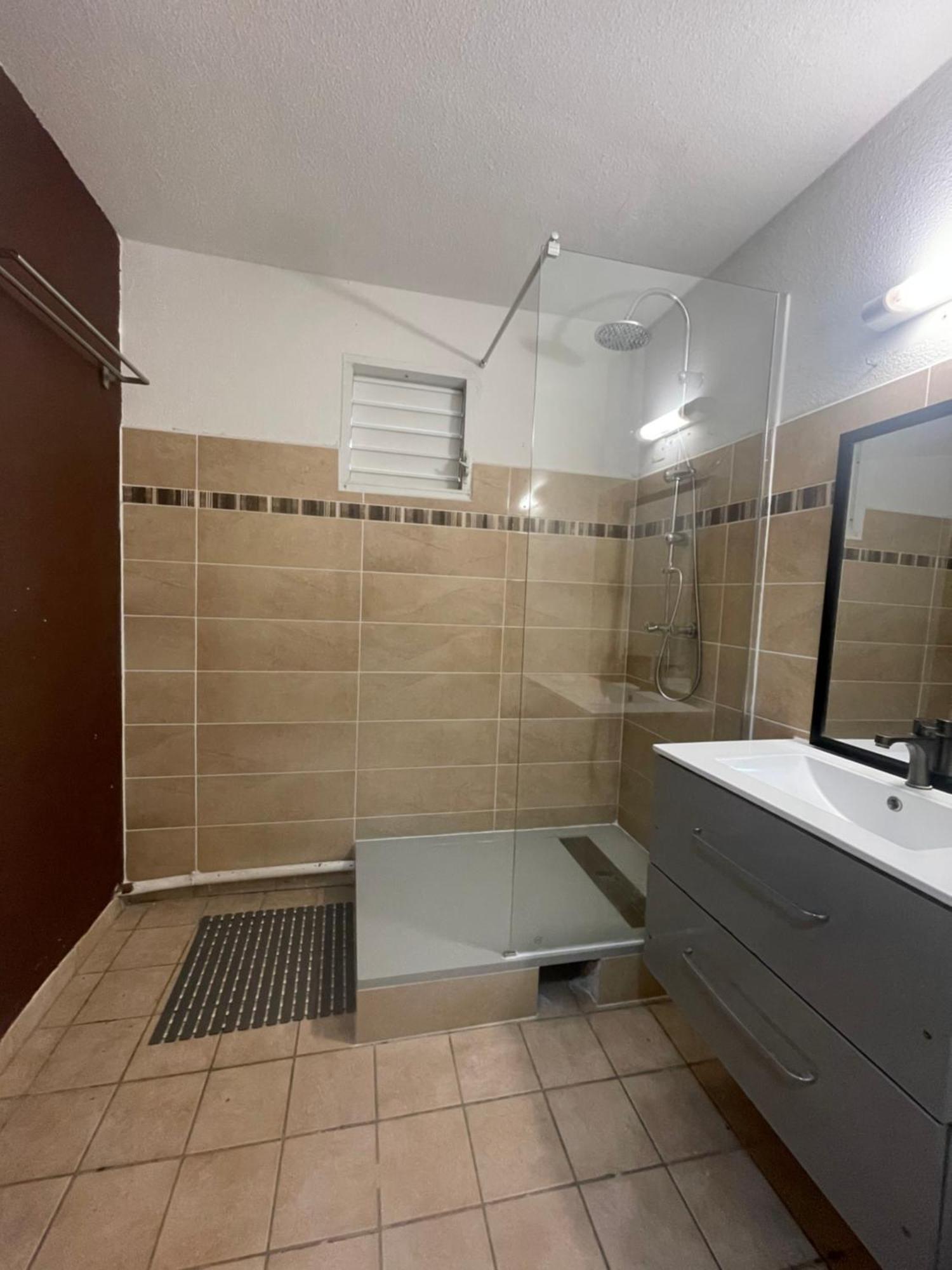 L'Appart Spa Privé, jacuzzi et sauna, accès exclusif Sainte-Rose Extérieur photo